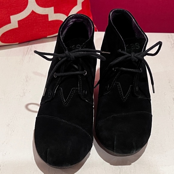 BOBS from Skechers - Black Suede Lace-Up Ankle Wedge Booties - Picture 2 of 8